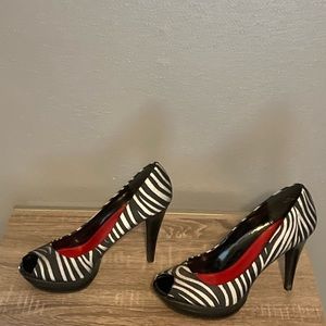 Moda zebra pattern pumps Sz 9